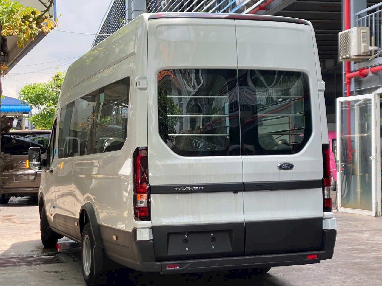 Transit Van - Ảnh 8